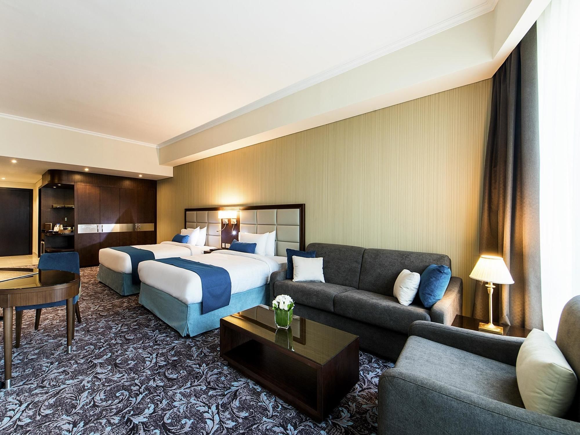 Golden Tulip 5*
